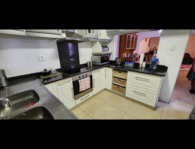 3 BEDROOM HOUSE FOR SALE IN WESTCLIFF